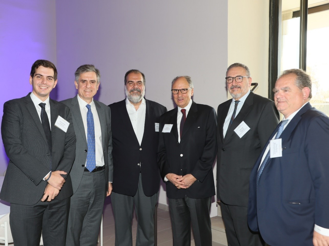 Από αριστερά: Διαμαντής Πατέρας (Contships), Ντίνος Πετρόπουλος (Τράπεζα Πειραιώς), τα ξαδέλφια Νικόλας Πατέρας (Contships), Γιάννης Χατζηπατέρας (Dorian LPG), Γιώργος Πατέρας (Contships), και Φάνης Μουστακάτος (Εθνική Τράπεζα).